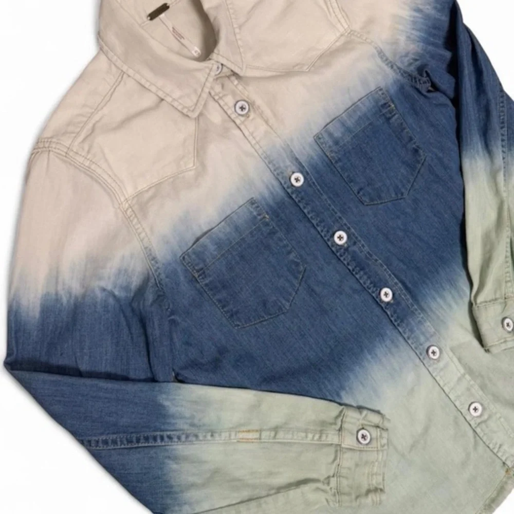Free People Ombre Denim Jacket XS Blue Chambray Raw Hem Button Shirt Jacket Chic - Picture 4 of 9